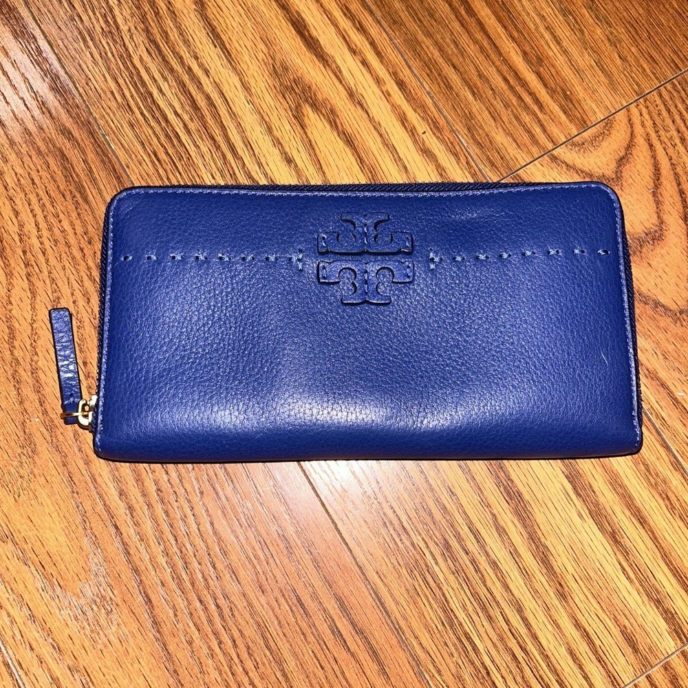 EUC Tory Burch McGraw Zip  Leather Logo Continental Navy Blue‎ Wallet